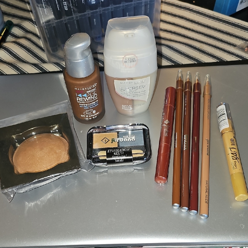 Maybelline Makeup Set with Brown and Cream Shades